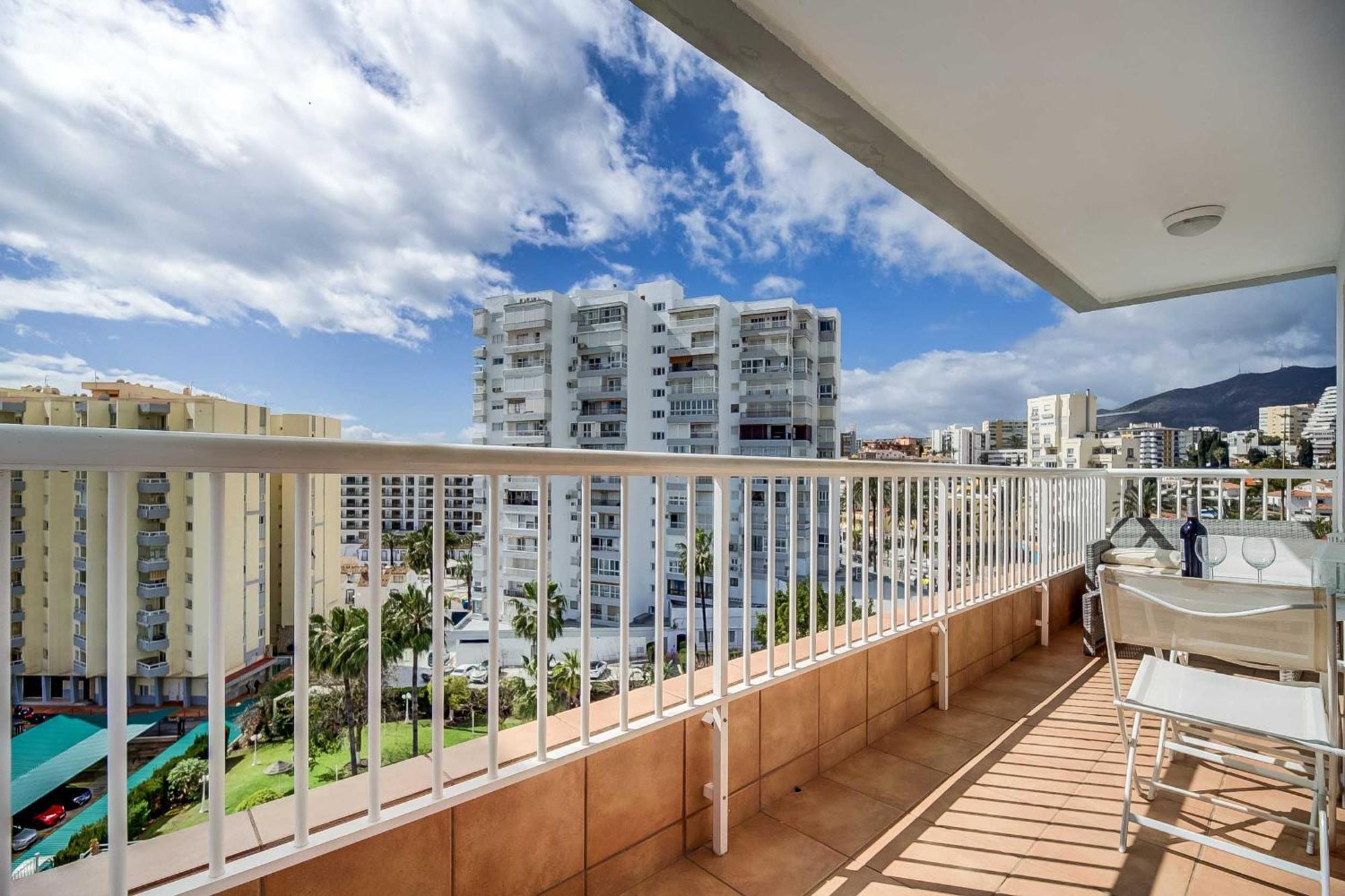 Puerto Marina, Apartamento Frente Al Mar ベナルマデナ エクステリア 写真